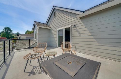 Highland Park House | Panoramic Views! Hilltop Haven 6 Mi to Lumen Field