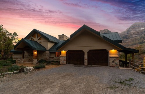 Sundance Cabin | PANORAMIC VIEWS - Hot Tub - 4 Bedroom Mountain Home