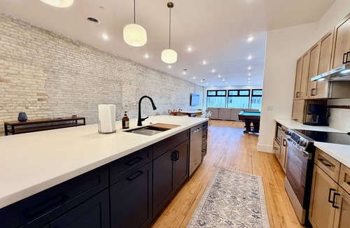 Traverse City Condo | Panoramic Views of TC in this Spacious 3 Bedroom Condo