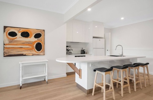 Kuitpo House | Panoramic views on the doorstep of McLaren Vale, Adelaide Hills and the beach.