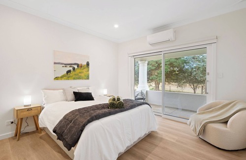 Kuitpo House | Panoramic views on the doorstep of McLaren Vale, Adelaide Hills and the beach.