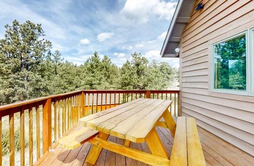 Glacier View Meadows House | Panoramic Views! 'The Cozy Fox Cabin' in Livermore