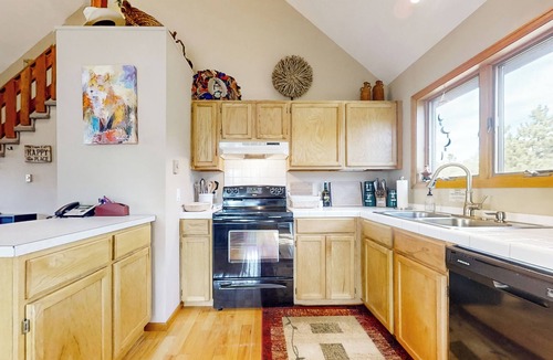 Glacier View Meadows House | Panoramic Views! 'The Cozy Fox Cabin' in Livermore