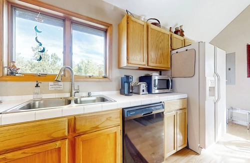 Glacier View Meadows House | Panoramic Views! 'The Cozy Fox Cabin' in Livermore