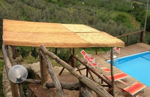 Arezzo Villa | Panoramic villa about 5 km from Arezzo, in a hilly position with views over the valley and the city.