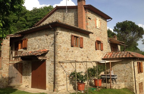 Arezzo Villa | Panoramic villa about 5 km from Arezzo, in a hilly position with views over the valley and the city.