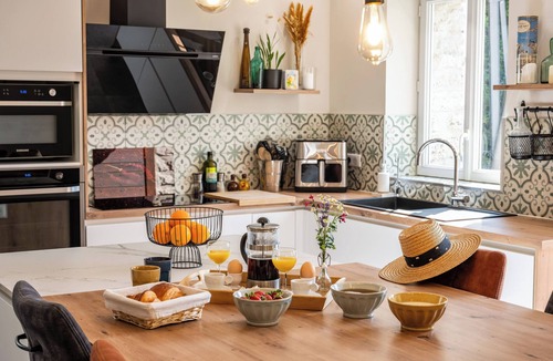 Carcassonne Villa | PANORAMIC VILLA · No Car Needed · 360° UNESCO Views · Pool · Aircon · Jacuzzi
