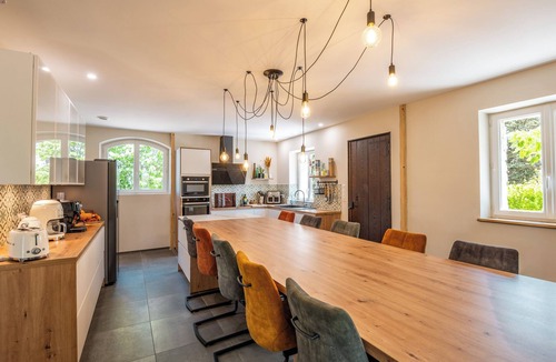 Carcassonne Villa | PANORAMIC VILLA · No Car Needed · 360° UNESCO Views · Pool · Aircon · Jacuzzi