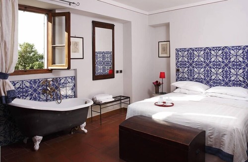 Porrena House | Panoramic villa with heated pool, party room and catering on demand