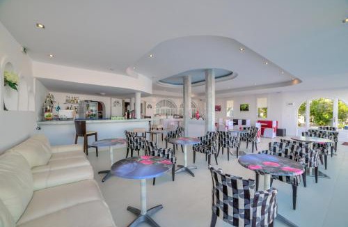 Perivolos Apartment | Pantheon Hotel
