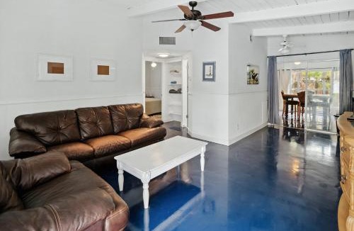 Madeira Beach Villa | Papa John's