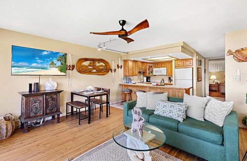 Historic Lahaina Front Street Apartment | Papakea B204
