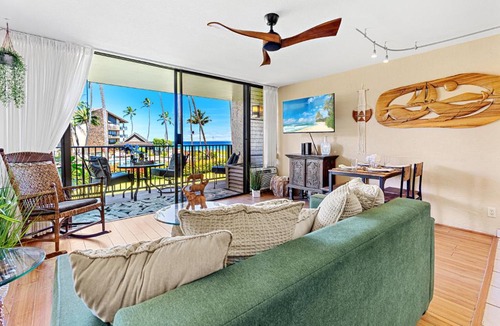 Historic Lahaina Front Street Apartment | Papakea B204