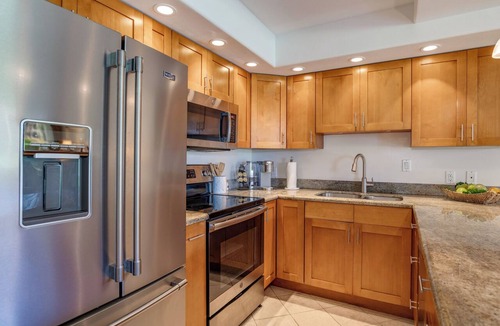 Honokowai Condo | Papakea E109 beachfront poolside condo.Beautifully upgraded !Central west Maui.