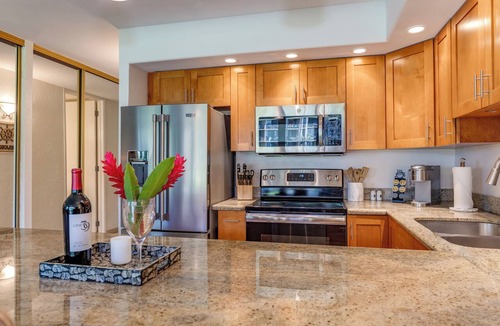 Honokowai Condo | Papakea E109 beachfront poolside condo.Beautifully upgraded !Central west Maui.