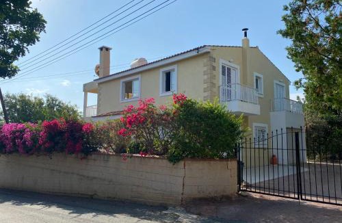 Mesogi Apartment | Paphos Apartment with Private Pool