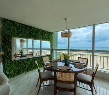 Porto das Dunas Apartment | Paraíso Beach - Terramaris - Apartamento frente mar, pé na areia, próximo ao Beach Park