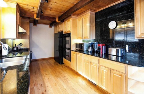 McKinney Estates House | Paradigm Chalet & Studio - Close to Trails
