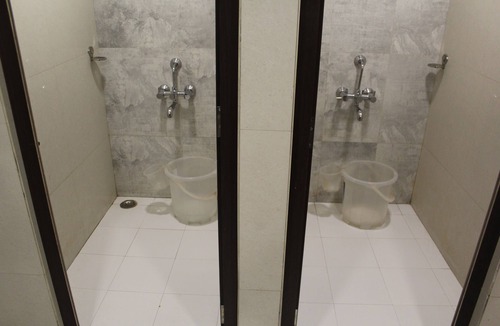 Bareilly Hostel | Paradise AC Dormitory