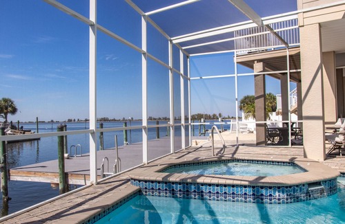 Spring Hill House | Paradise at it's finest , gulf front, Pool,Jacuzzi ,pool table ,kayaks
