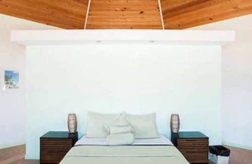 Rokers Point Hotel | Paradise Bay