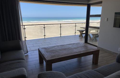 Aston Bay House | Paradise Beachfront Apartment