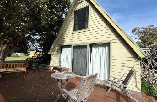 Hat Head House | Paradise Corner - Bring your own linen.