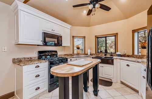 Flagstaff House | PARADISE! Family Reunions, Business Retreats, Vacations