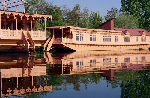 Sudarbal Boat Rental | 'Paradise Found' - Get away from it all Houseboat