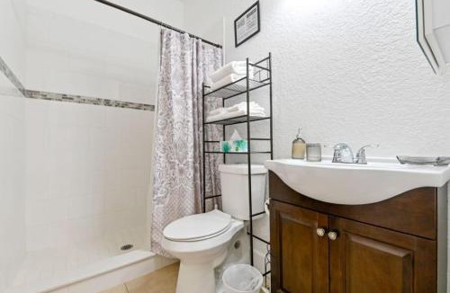 Limona Improvement House | Paradise in Brandon with luxurious 6 person Spa