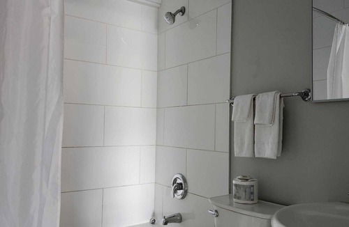 Sicamous Hotel | Paradise Motel