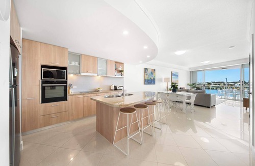 Minyama Apartment | Paradise on the Water - Luxury Minyama Apartment