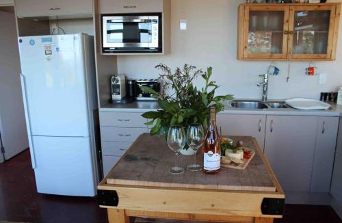 Tuateawa House | Paradise on the Hill
