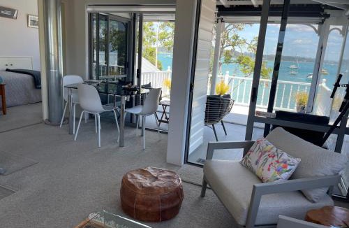 Russell House | Paradise on The Strand
