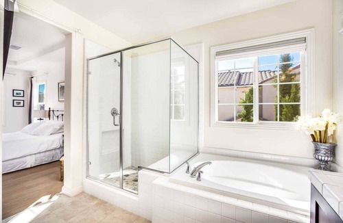 Lake Forest House | Paradise on Torosa