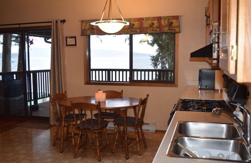 Regional District of Nanaimo Cottage | Paradise on Your Doorstep-Gateway to Mid-Island Attractions Unit No-18