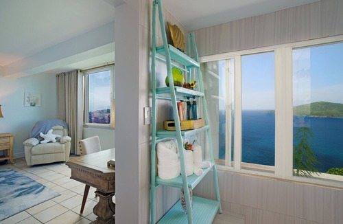 Estate Lovenlund Apartment | Paradise Palms w/Pool and Panoramic Ocean Views and generator!