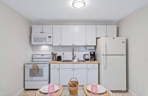 Stuart Apartment | Paradise Pocket - Unit A