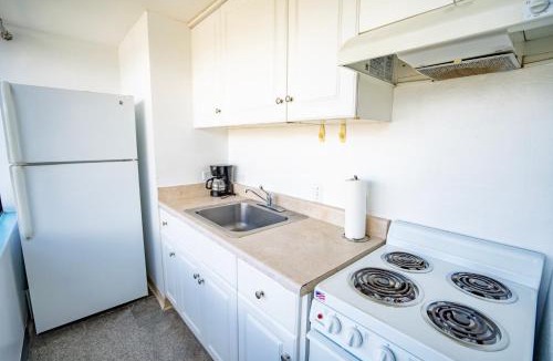 Waikiki Apartment | Paradise QueenSize Waikiki Seaside Monarch Hotel Studio Near Waikiki - Mountain and City View - Full Kitchen