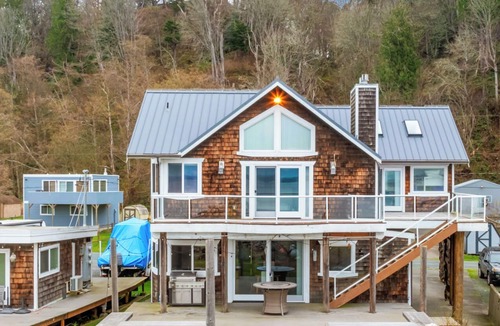 Maxwelton House | PARADISE SANDY WATERFRONT ON WHIDBEY ISLAND Once Upon A Tide