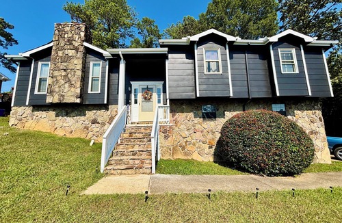 Lupton City House | Paradise Themed Bedroom Suite w Garage Parking & Private Entrance-Chattanooga