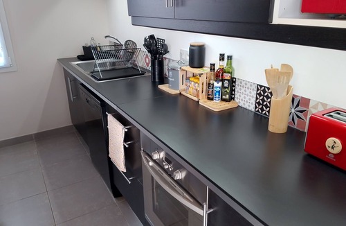 Malain House | Paradise Trail - Detached 2-bedroom house - Peaceful, natural setting and forest