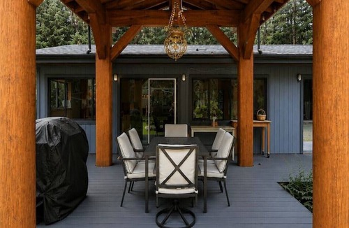 Woodfibre Cottage | Paradise Valley Escape, Sauna & Outdoor fire Pit