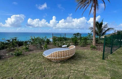 Grand Case Apartment | Paradise View – Jacuzzi – Sunset – Access to Happy Baie Beach & Friar's Bay