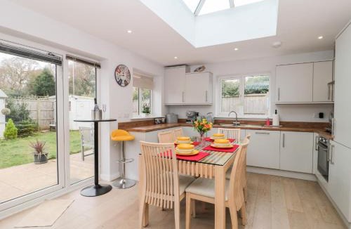Highcliffe-on-Sea House | Paradise Villa
