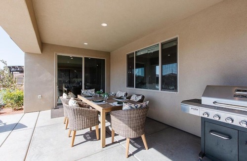 Santa Clara House | Paradise Village 115 Poolside Heaven Private Hot Tub and Ping Pong Table, Community Water Park and Kids Cove