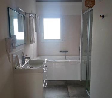 Villars-les-Dombes Bed & Breakfast | Paradisier, clim, grande terrasse, balneo, Parc des Oiseaux