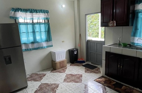 Mason Hall Apartment | Parakeet Hideaway - Spacious Eco Retreat with Breathtaking Mountain Views