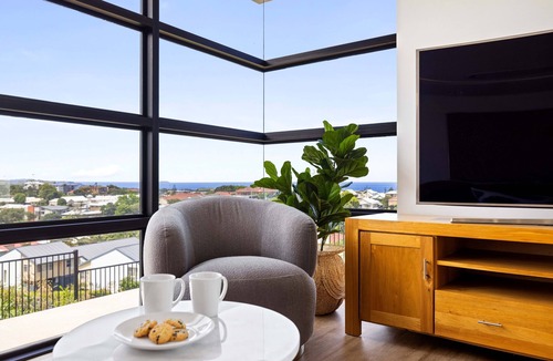 Coffs Harbour House | Paramount On Jarrett, Accessible, Pet Friendly, Jetty location