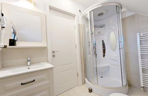 Moinesti Hotel | PARC PINI RESORT